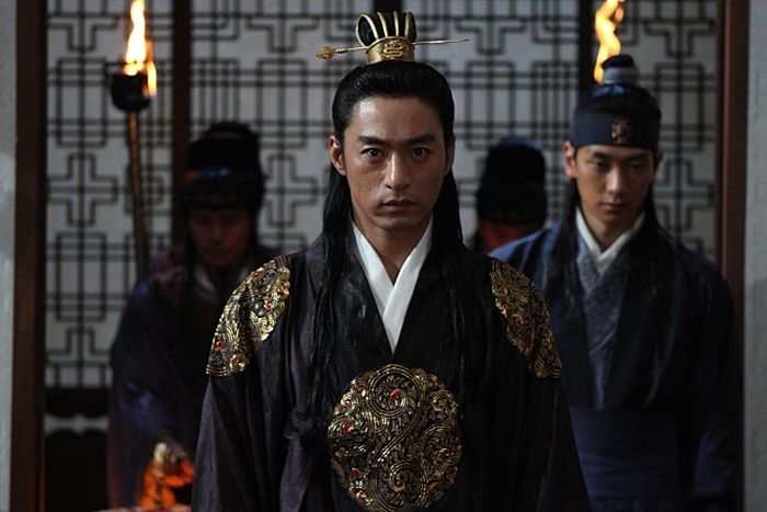 동성애 즐기다 자신이 사랑하는 ‘꽃미남’ 신하에게 암살당한 고려의 왕