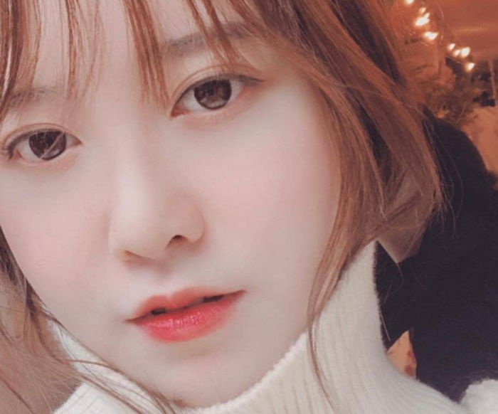 뽀얀 ‘도자기 피부’에 발그레한 볼로 역대급 ‘청순 미모’ 뽐낸 구혜선