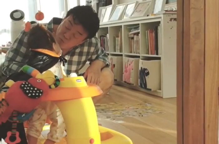 자기랑 똑 닮은 ‘붕어빵’ 딸 꿀 떨어지는 눈으로 쳐다보는 ‘딸바보’ 백종원