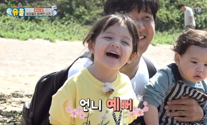 “언니 예뻐♥”···처음 본 사랑이 언니한테 홀딱 빠져 ‘살인미소’ 날리는 나은이