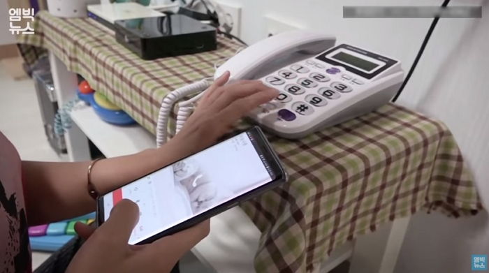 매일 아이 위해 전화기 두 대로 400통씩 전화해야 하는 어머니의 사연