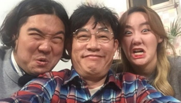 함께 ‘셀카’ 찍을 때 빈정(?) 상하게 하는 ‘꼴불견’ 친구 유형 6