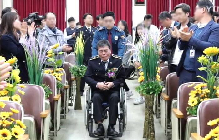 근무 중 사고로 더 이상 경찰을 할 수 없게 된 남성이 마지막으로 한 일