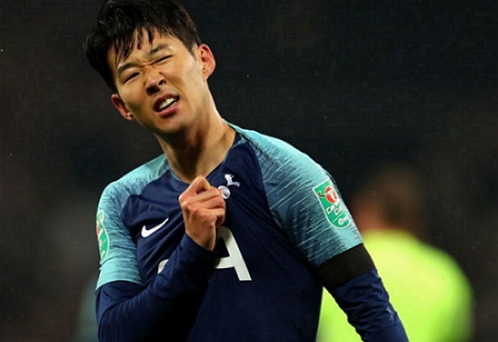 손흥민 시즌 첫골에 “자랑스럽다”며 와락 끌어안은 포체티노 감독