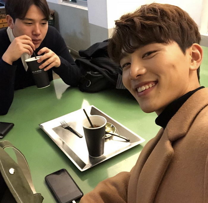 동생 김우석 너무 잘생겼다며 폭풍 칭찬하는 ‘동생 바보’ 김민석