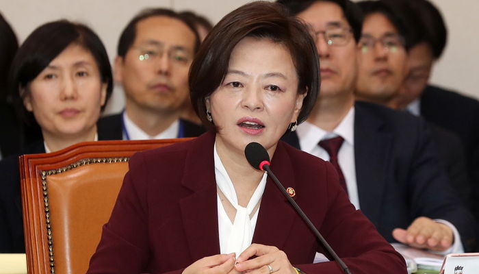 양심적 병역거부 무죄 판결에 “기쁘다”고 SNS에 글 올린 여성가족부 장관