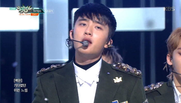 컴백 무대에서 완벽 ‘제복핏’으로 역대급 시크 매력 폭발한 엑소