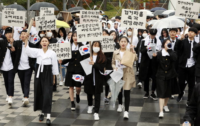 여학생 희롱하는 일본 학생들에 맞서 ‘패싸움’ 벌인 한국 학생들