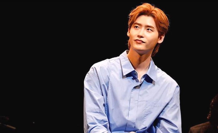 팬미팅 수익금 문제로 어제부터 자카르타에 억류 중인 이종석