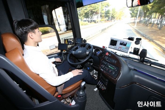 “구글 게 섰거라!” KT, 인천국제공항서 자율주행 기술 선봬