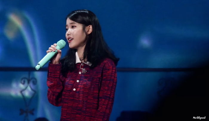 팬 요청으로 즉석에서 완벽하게 ‘무반주’ 라이브 소화하는 아이유 클래스