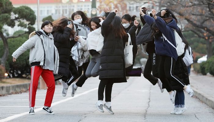 “드디어 자유!” 수능 끝나고 ‘해방감’ 만끽하는 수험생들