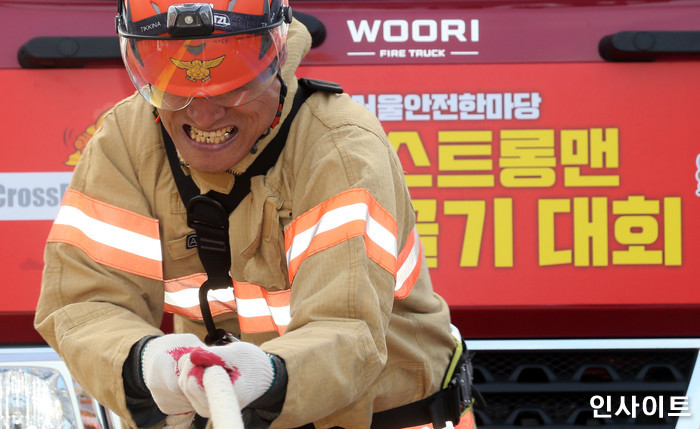 수능 당일 아침 화장실에 갇혔다가 소방관에게 구조된 고3 수험생