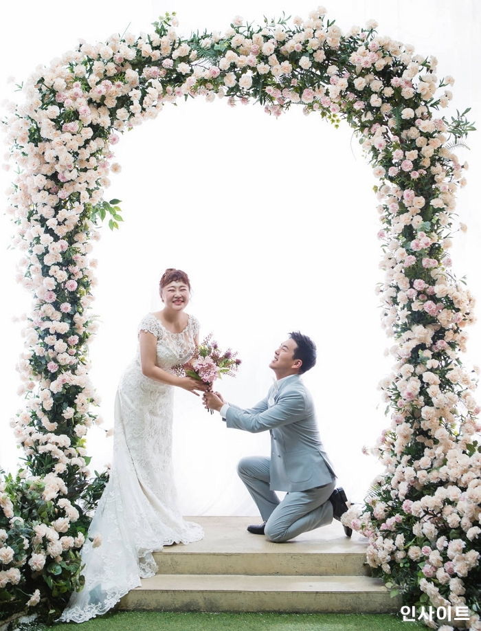 김민기, 오늘(17일) 결혼식서 홍윤화 위해 ‘직접 만든 축가’ 부른다