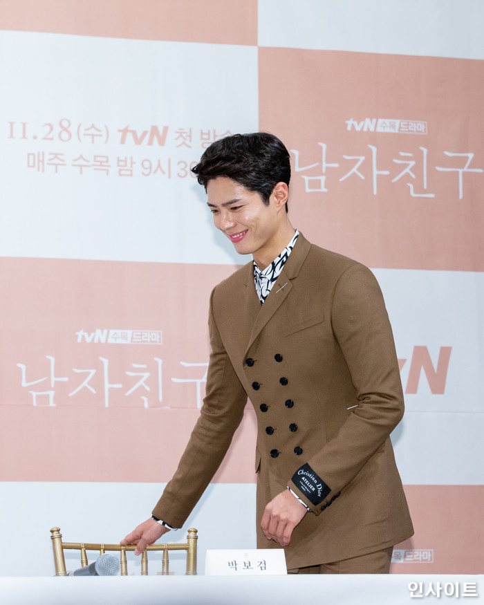 배우 박보검이 21일 오후 서울 임피리얼 팰리스 호텔서 열린 tvN 새 드라마 '남자친구' 제작발표회에 참석해 포즈를 취하고 있다. / 사진=고대현 기자 daehyun@