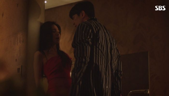 첫방송부터 파격적 ‘야한 베드신’ 공개한 ‘황후의 품격’