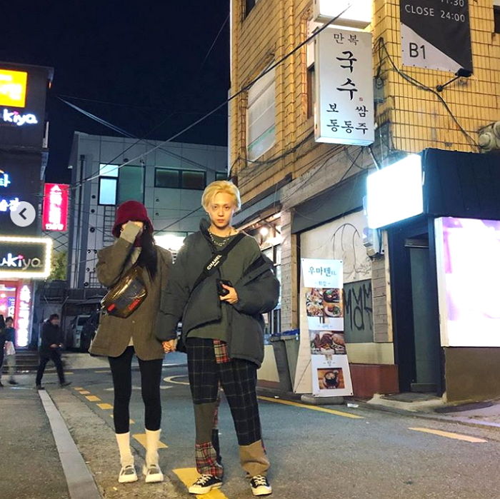 추운 겨울 서로의 손 따뜻하게 데워주려 꼭 붙잡고 다닌 현아♥이던