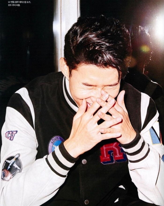 화보 촬영하며 귀염뽀짝 베레모 쓰고 ‘멍뭉미’ 매력 폭발한 손흥민