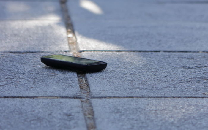 “핸드폰과 함께 잃어버린(?) 제 여자친구를 찾아주세요”