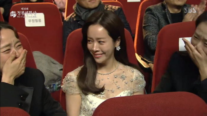 저예산 영화 ‘미쓰백’으로 ‘청룡 여우주연상’ 받은 한지민이 펑펑 울며 한 ‘개념甲’ 수상 소감