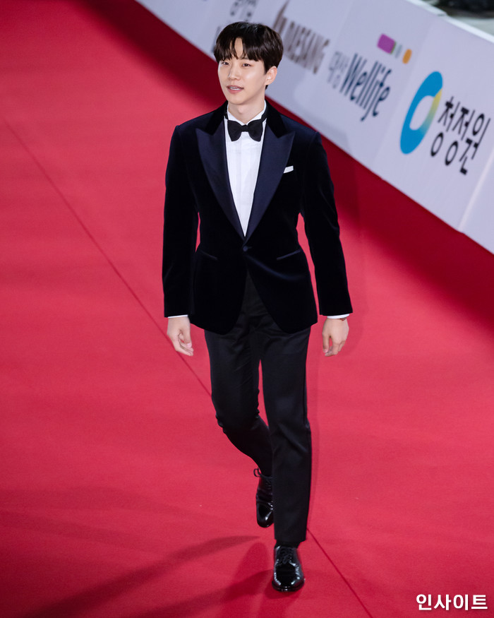 배우 준호가 23일 서울 경희대학교 평화의 전당에서 열린 '제39회 청룡영화상'에 참석해 레드카펫을 밟고 있다. / 사진=고대현 기자 daehyun@