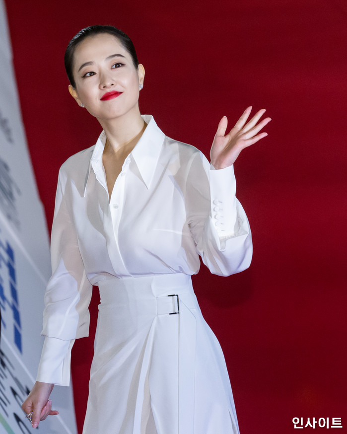 배우 박보영이 23일 서울 경희대학교 평화의 전당에서 열린 '제39회 청룡영화상'에 참석해 레드카펫을 밟고 있다. / 사진=고대현 기자 daehyun@