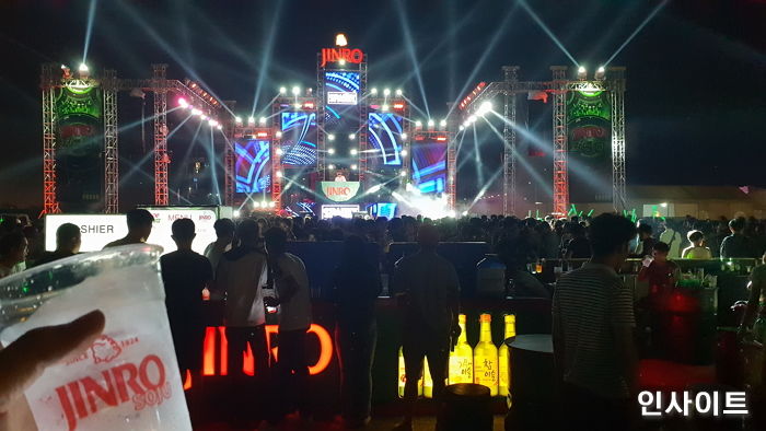 캄보디아 국민축제 ‘본움뚝’서 EDM 페스티벌 열어 현지인 홀린 하이트진로