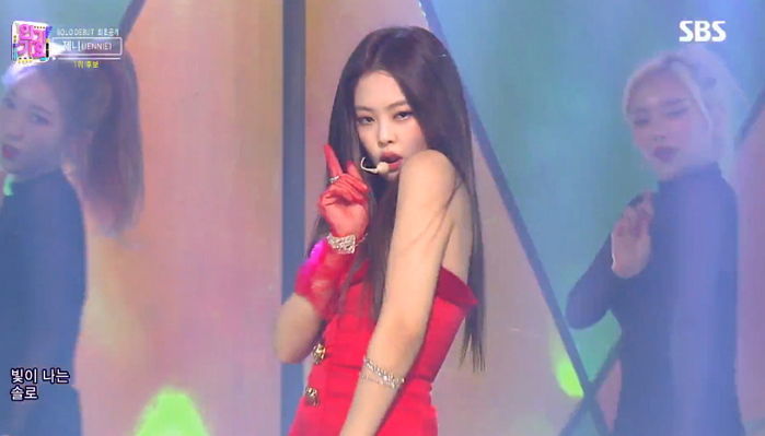 솔로 데뷔와 동시에 ‘1위’하고 ‘자축 파티’ 한 제니