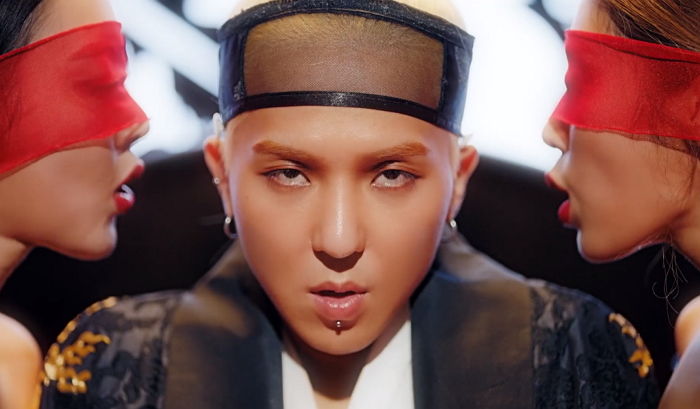 신곡 뮤비서 광기 폭발한 왕으로 변신해 ‘미친 카리스마’ 내뿜은 송민호