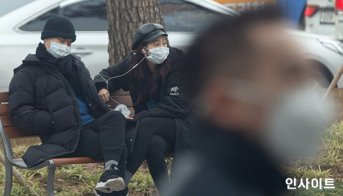 지긋지긋 ‘모래 폭풍’ 내일(28일) 아침까지 이어져… “숨도 못 쉰다”