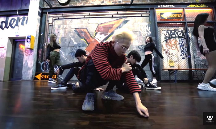 너무 섹시해 ‘송모지리’ 안 같은 송민호의 신곡 ‘아낙네’ 안무 영상