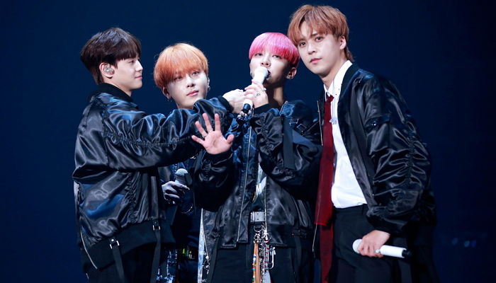 하이라이트 멤버들이 입대 전 ‘마지막 콘서트’서 ‘마시멜로’ 뿌린 진짜 이유