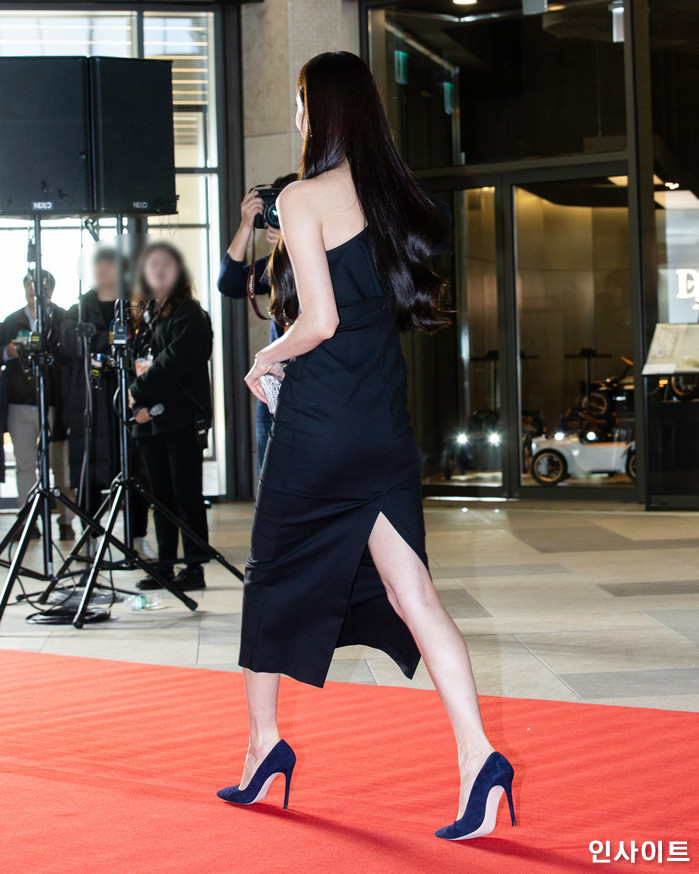 배우 이다희가 28일 오후 인천 중구 파라다이스시티 아트스페이스 플라자에서 열린 '2018 아시아 아티스트 어워즈'에 참석해 레드카펫을 밟고 있다. / 사진=고대현 기자 daehyun@