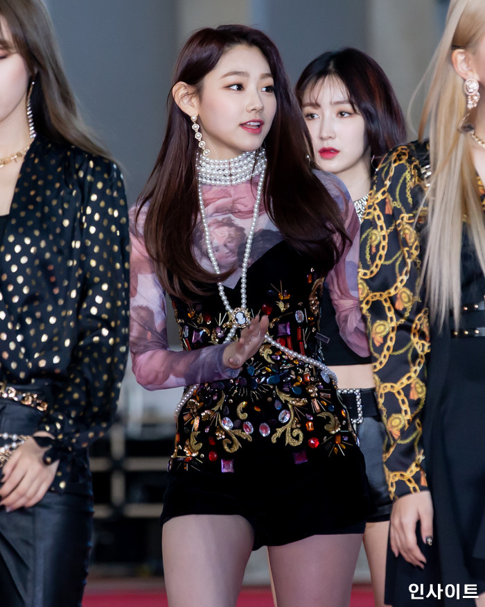 구구단 미나가 28일 오후 인천 중구 파라다이스시티 아트스페이스 플라자에서 열린 '2018 아시아 아티스트 어워즈'에 참석해 레드카펫을 밟고 있다. / 사진=고대현 기자 daehyun@