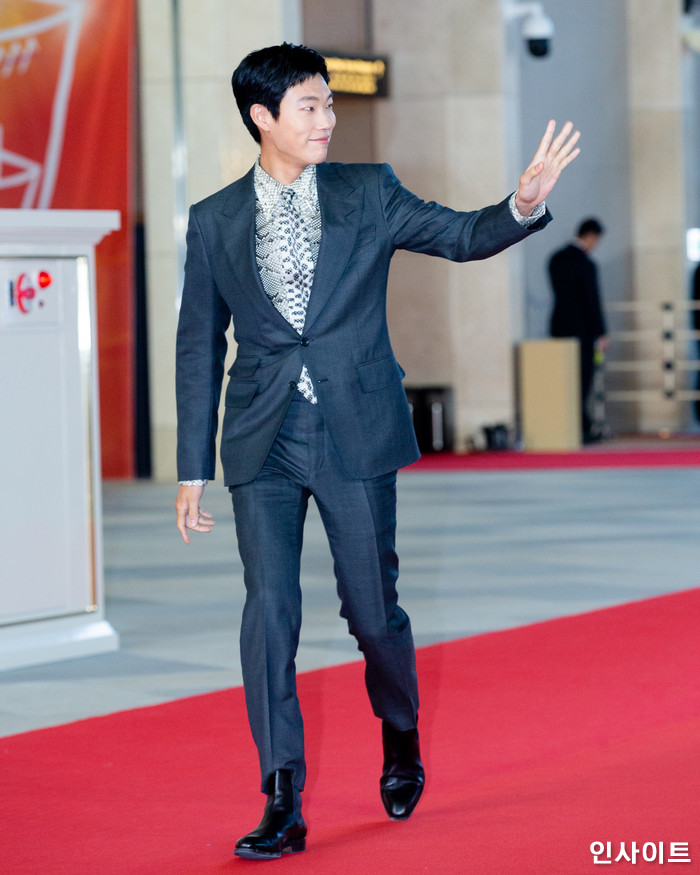 배우 류준열이 28일 오후 인천 중구 파라다이스시티 아트스페이스 플라자에서 열린 '2018 아시아 아티스트 어워즈'에 참석해 레드카펫을 밟고 있다. / 사진=고대현 기자 daehyun@