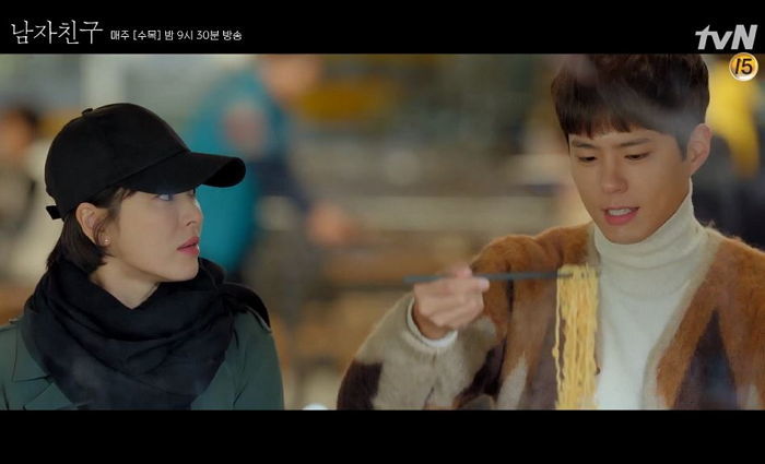 ‘남자친구’ 촬영 중 자기도 모르게 송혜교에 ‘매너손’ 선보이는 박보검