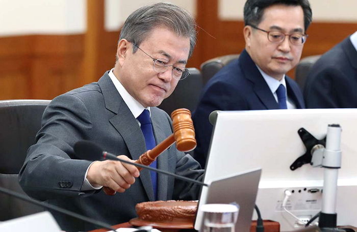 ‘문 대통령 치매설’ 유튜브 영상 삭제하라는 경찰의 요구가 ‘거절’됐다