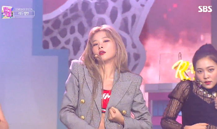 컴백 무대서 ‘빨간 크롭탑+금발 머리’로 물오른 섹시미 뽐낸 슬기