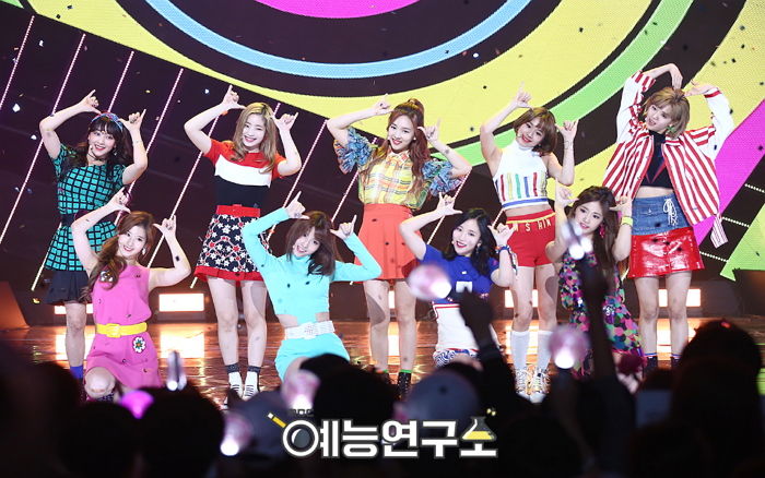 연말까지 ‘열일’하는 ‘12월 컴백’ 아이돌 7