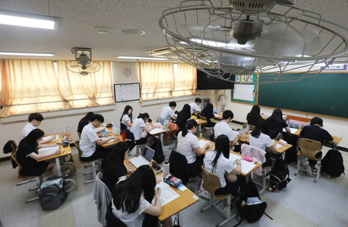 “우리 아이 다니는 학교 교실에 CCTV를 설치했으면 좋겠습니다”