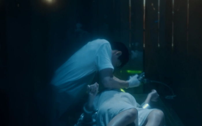 여자 납치해 쇠사슬로 묶고 생니 뽑은 ‘나쁜형사’ 연쇄살인마