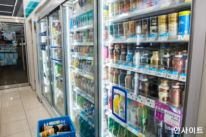 “올 한해 GS25·세븐일레븐·CU에서 가장 많이 팔린 음료는 ‘이것’이다”