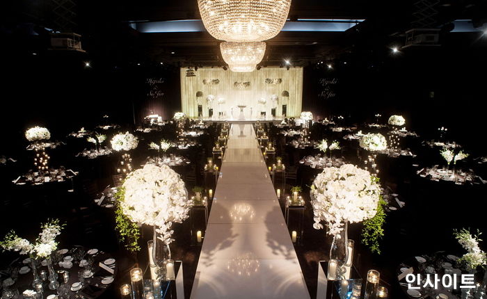 “황금돼지의 해 결혼하면 혜택이!” 아워홈 아모리스, 2019 예약고객 프로모션