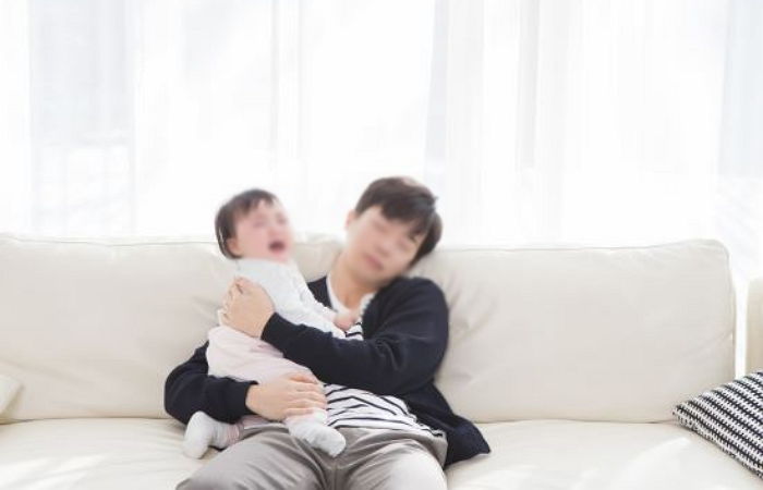 아픈 아기 데리고 병원 가던 아빠를 살맛 나게 만든 ‘벤츠’ 운전자