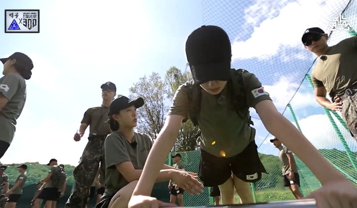 “긍랭성 웅낭봉니당ㅠ” 뜻밖의 애교로 교관 ‘잇몸 미소’ 짓게 만든 아이돌