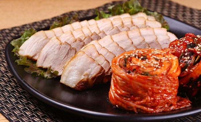 어느 누리꾼이 올린 그동안 모은 ‘쿠폰’으로 배달 주문한 보쌈 퀄리티