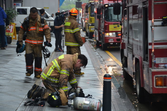 “내년 1월 예정이었던 소방관 국가직 전환 뒤로 밀렸다”