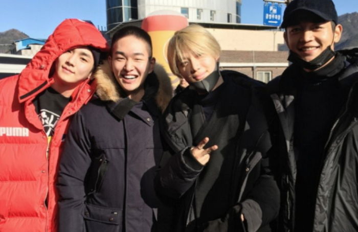 군대 가는 맏형 ‘온유’ 입소식 배웅한 의리의 ‘샤이니’