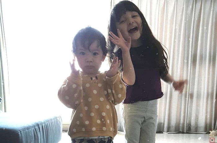 사랑스러움으로 랜선 이모·삼촌 ‘심장 폭격’ 중인 ‘슈돌’ 나은·건후 남매의 일상 사진