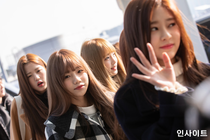 아이즈원 장원영, 조유리, 최예나, 김민주가 13일 오전 '2018 MAMA (마마) Mnet Asian Music Awards FANS’ CHOICE in HONGKONG'에 참석 차 인천국제공항 제2여객터미널을 통해 출국 하고 있다. / 사진=고대현 기자 daehyun@